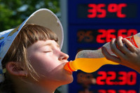 Российские производители и продавцы газировки удивлены предложением запретить ее продажу детям