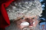 Деды-Морозы ограничены в правах на уборку снега и шутки