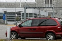 Просим вернуться... в тюрьму