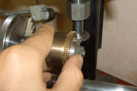 Завод возместит вред за увечье руки