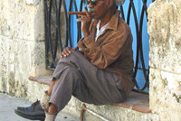 Пенсионерам Кубы придется курить меньше