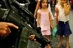 Европарламент готовится отменить ограничения по перевозке жидкостей для авиапассажиров