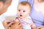 Российских родителей не лишат права отказа от прививок детям