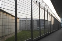 Из французской тюрьмы 2 заключенных сбежали на велосипедах во время соревнований на каяках