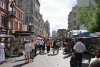 Столичные депутаты хотят убрать с Арбата торговые лотки и людей