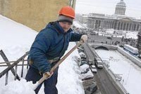 Питер: коммунальщикам штрафы, гражданам домашний арест