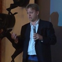 Дмитрий Макаренко